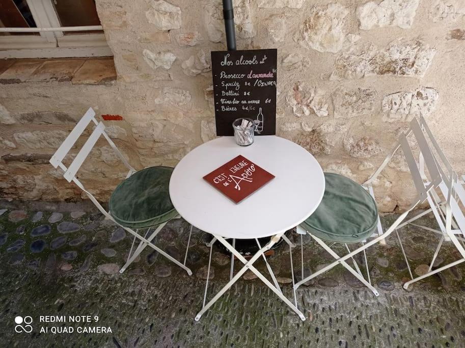Chambre Atypique Dans Cafe Healthy Saint-Paul-de-Vence Exterior photo