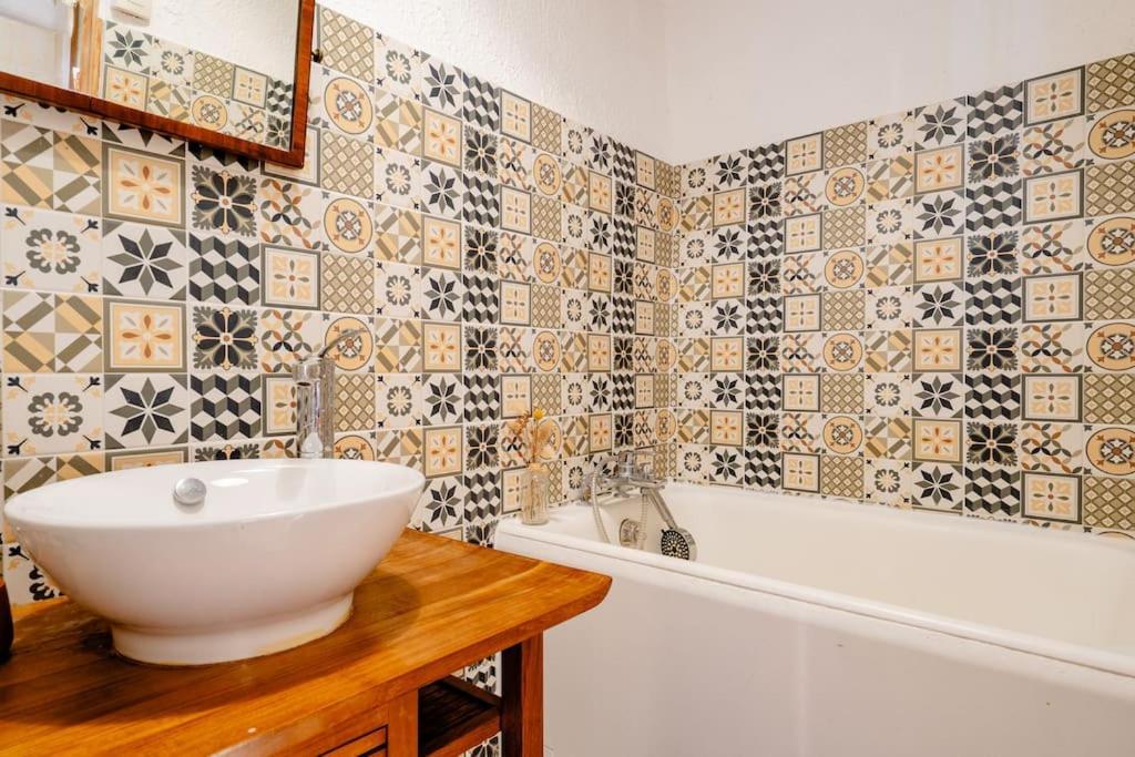 Chambre Atypique Dans Cafe Healthy Saint-Paul-de-Vence Exterior photo